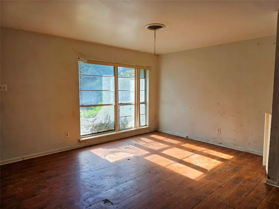 202 Brookhaven Terrace, Commerce, TX 75428 - Image #2