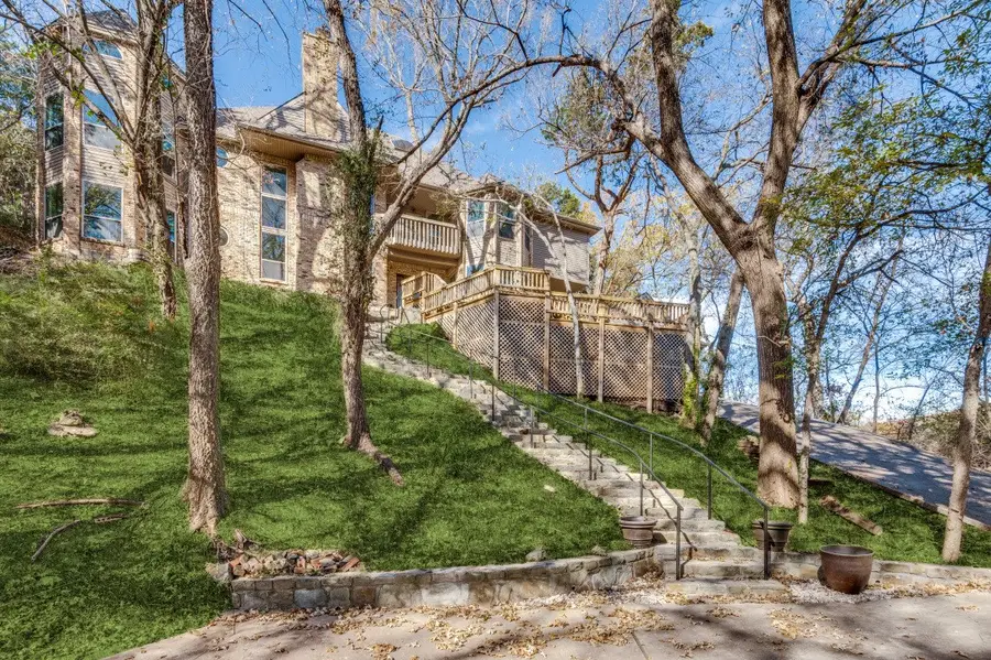 933 Sleepy Hollow Drive, Cedar Hill, TX 75104 - Image #2