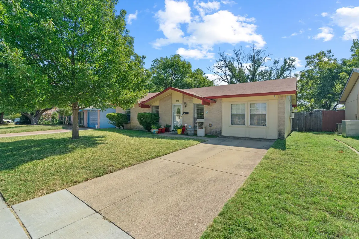 960 Ashwood Drive, Lewisville, TX 75067 - Image #1