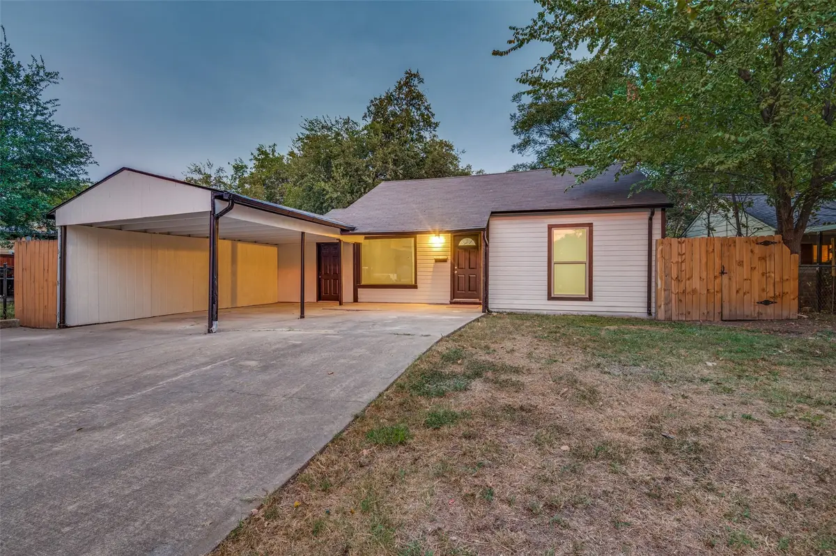 422 SE 11th Street, Grand Prairie, TX 75051 - Image #1