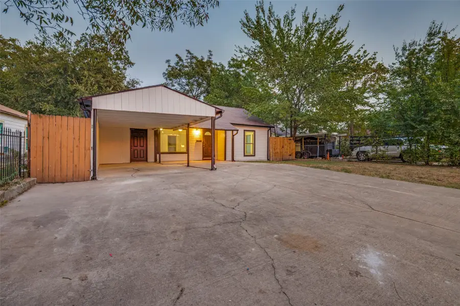 422 SE 11th Street, Grand Prairie, TX 75051 - Image #3
