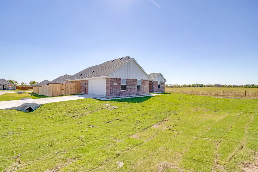 311 Poinsetta Drive, Palmer, TX 75152 - Image #2