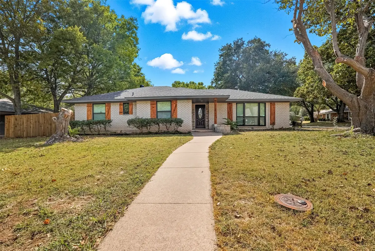 412 Brook Hollow Circle, Desoto, TX 75115 - Image #1