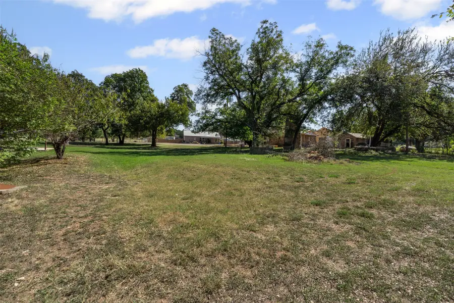 2810 Sky Harbour Drive, Granbury, TX 76049 - Image #3