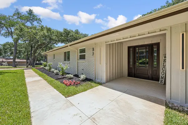 37 Devonshire Drive, Bedford, TX 76021