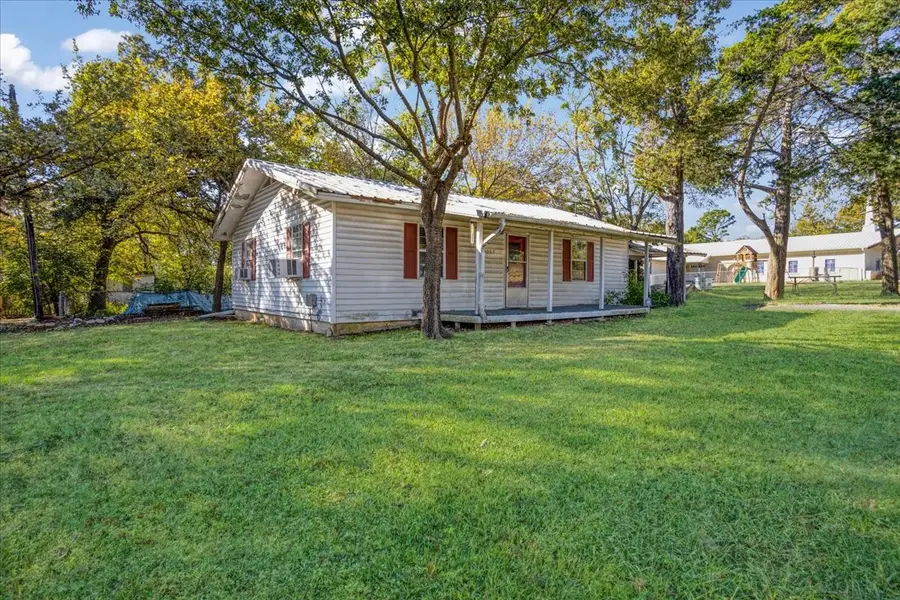 1068 Hillcrest Circle, Gordonville, TX 76245 - Image #2