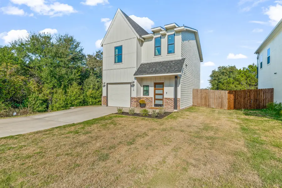 916 Devils River Drive, Granbury, TX 76048 - Image #2