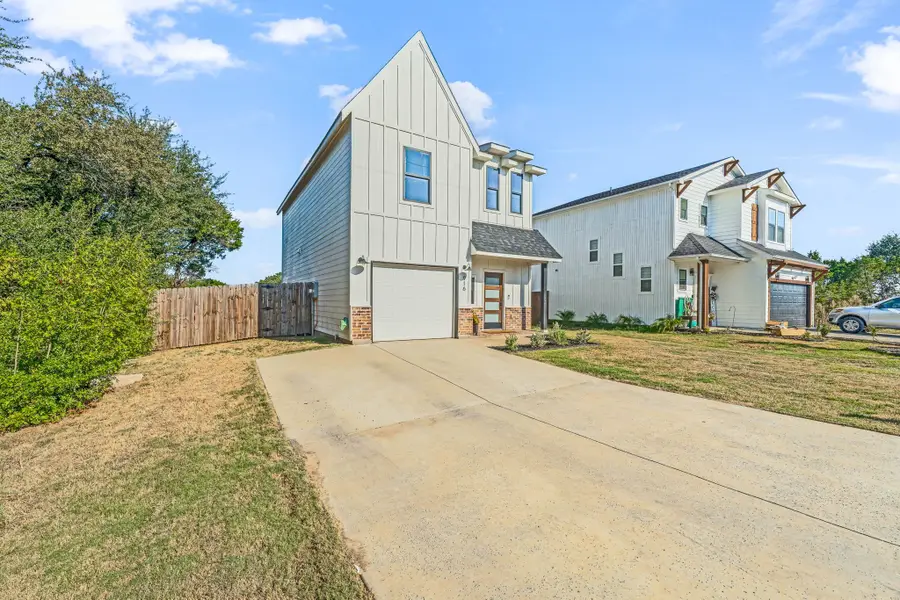 916 Devils River Drive, Granbury, TX 76048 - Image #3