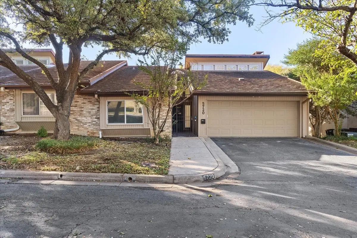 5720 Meadow Wood Lane, Fort Worth, TX 76112 - Image #1