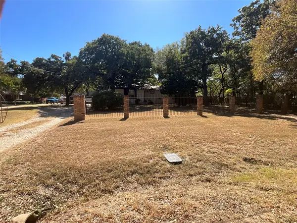 7116 Bowman Springs Road, Arlington, TX 76016