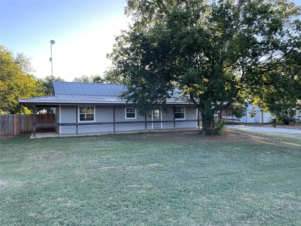 208 N Stadium Drive, Alvord, TX 76225 - Image #1