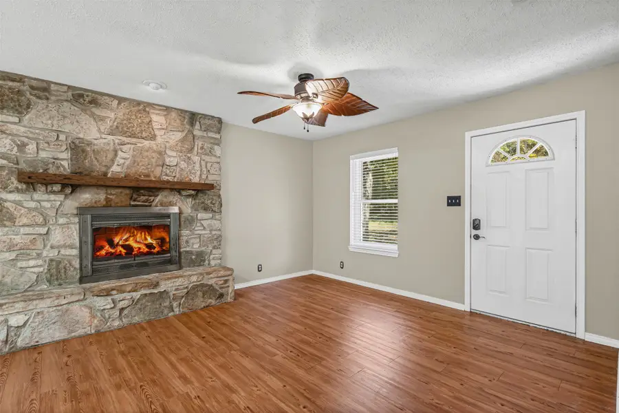 2812 Sky Harbour Drive, Granbury, TX 76049 - Image #3