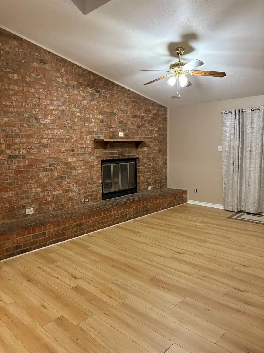 4025 Emerald Drive, Mesquite, TX 75150 - Image #2