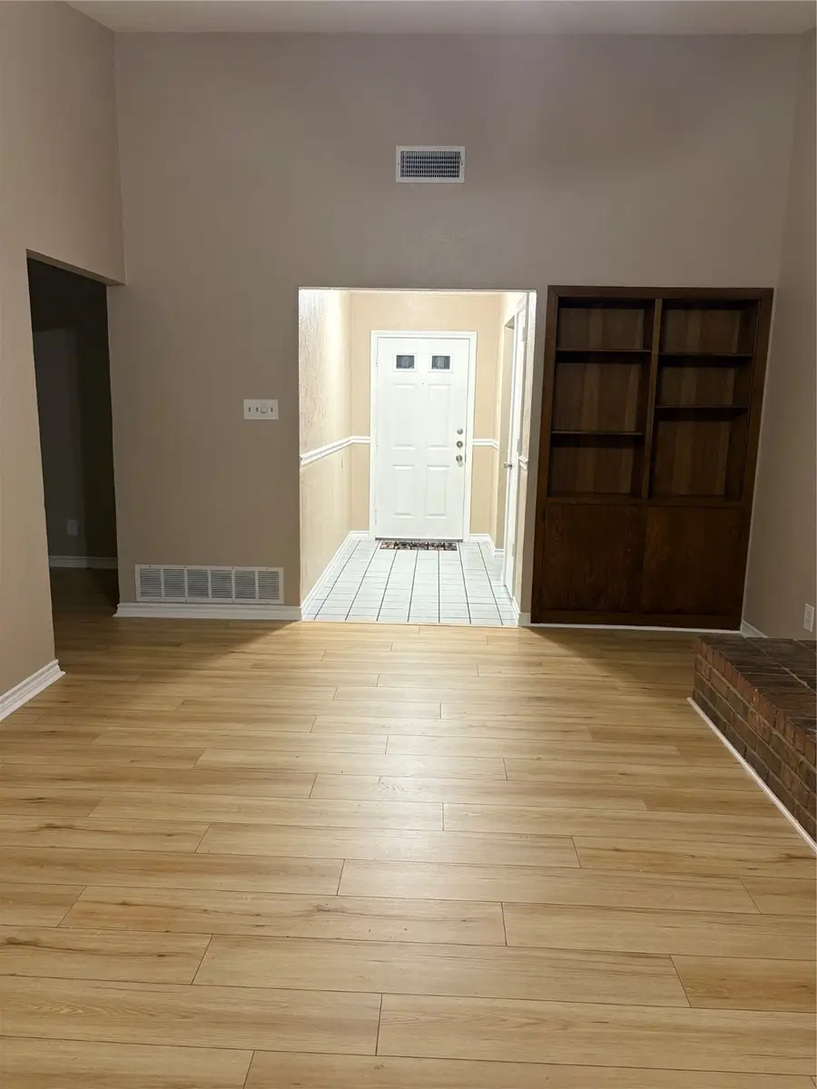 4025 Emerald Drive, Mesquite, TX 75150 - Image #3