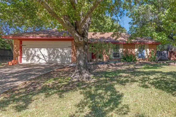 712 Springwood Drive, Hurst, TX 76054