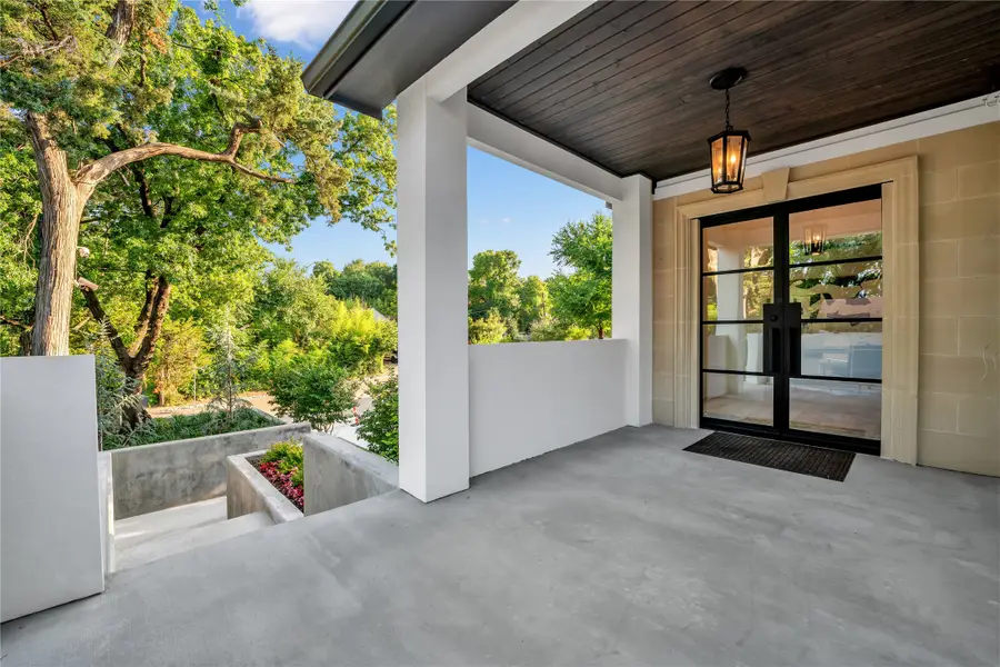 419 W Colorado Boulevard, Dallas, TX 75208 - Image #2