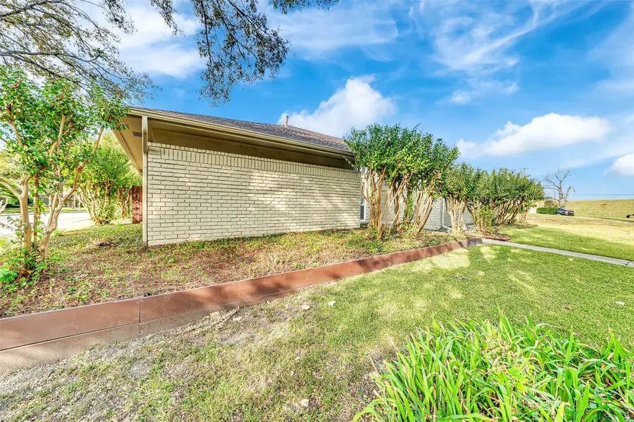 12401 Pleasant Valley Drive, Dallas, TX 75243 - Image #3