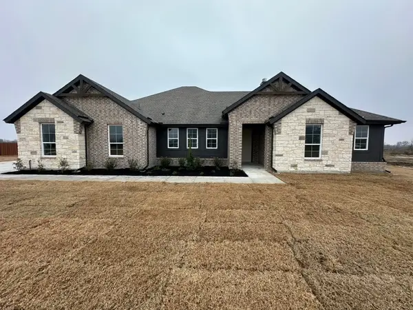 2472 Blackjack Oak Road, Oak Ridge, TX 75161
