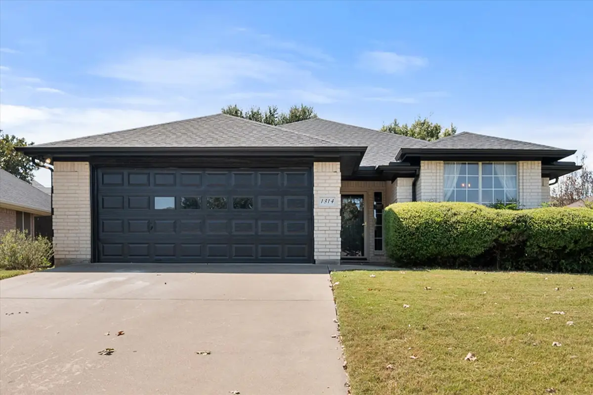 1314 Hyde Park Boulevard, Cleburne, TX 76033 - Image #1