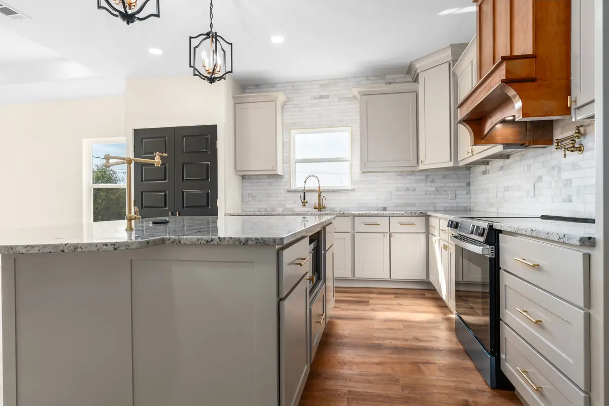 704 S Ivy Street, Hillsboro, TX 76645 - Image #1