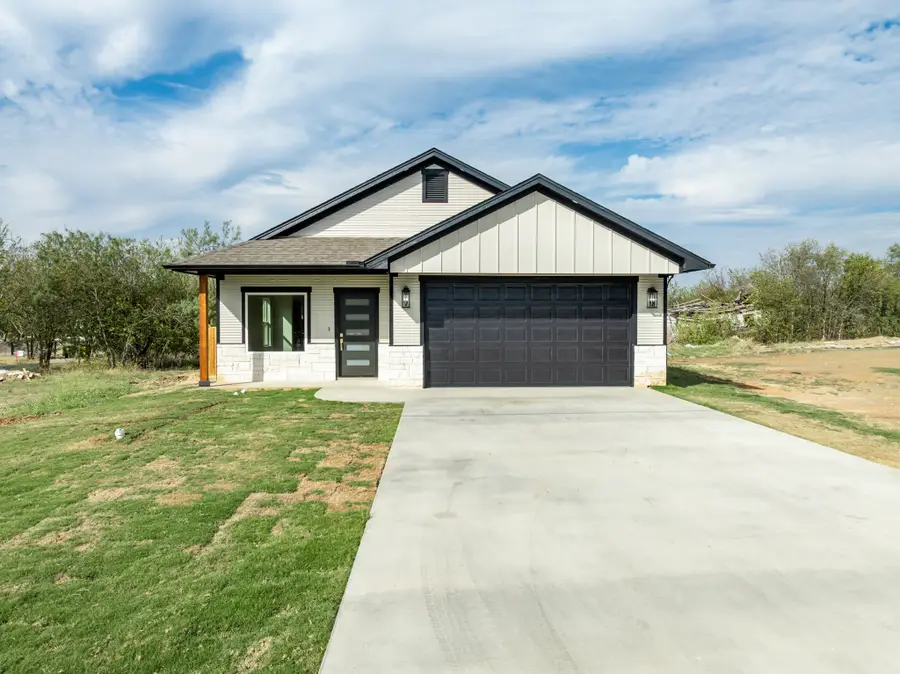 704 S Ivy Street, Hillsboro, TX 76645 - Image #2