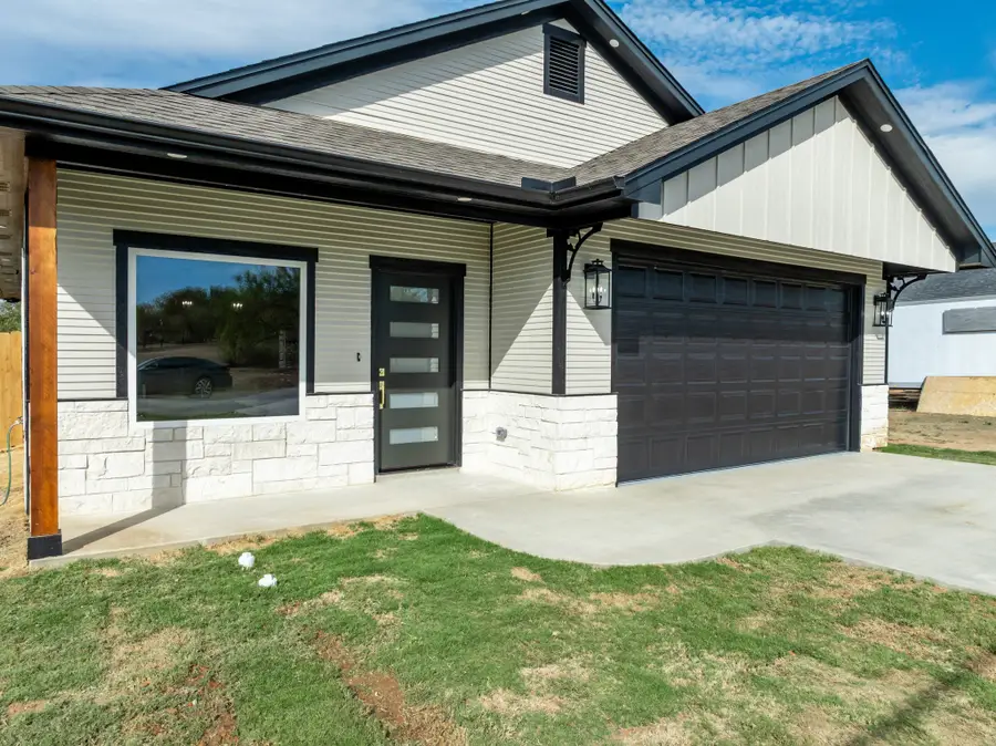 704 S Ivy Street, Hillsboro, TX 76645 - Image #3