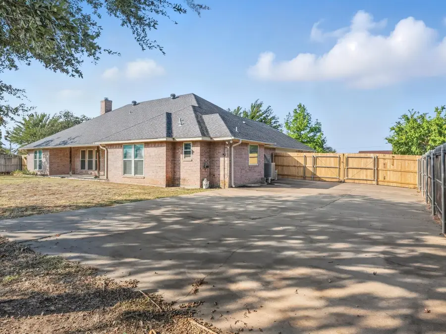 3905 Bonita Court, Granbury, TX 76049 - Image #2