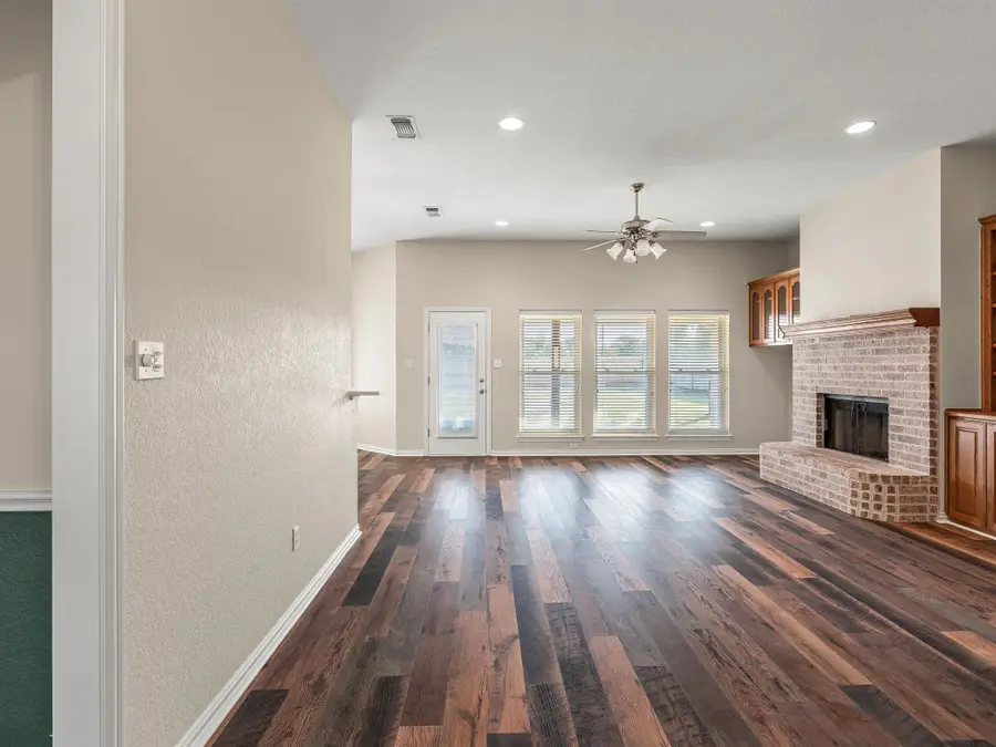 3905 Bonita Court, Granbury, TX 76049 - Image #3