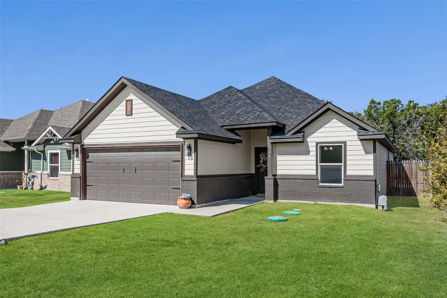 924 Colorado River Drive, Granbury, TX 76048 - Image #3