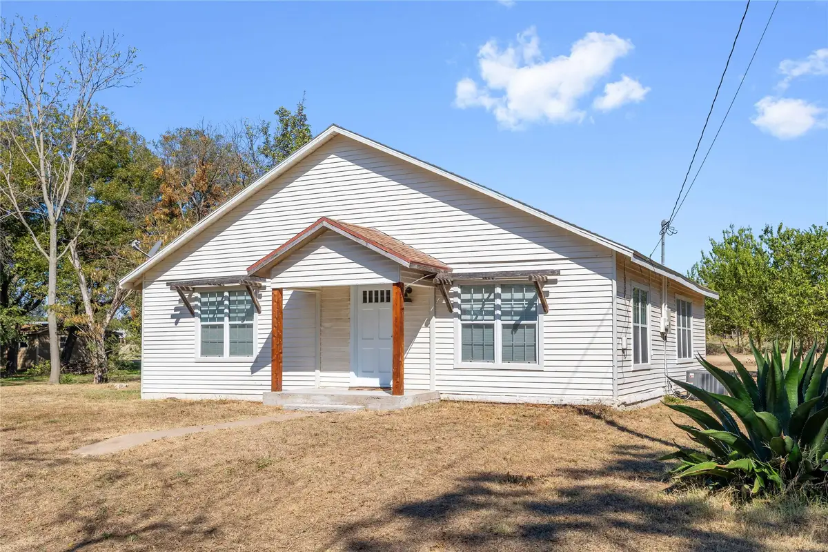 505 E Walcott Avenue, Comanche, TX 76442 - Image #1