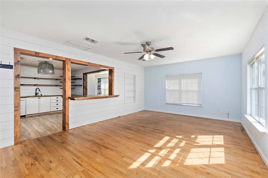 505 E Walcott Avenue, Comanche, TX 76442 - Image #3