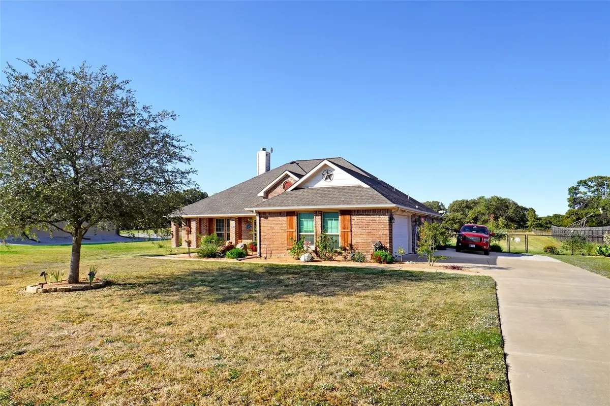 137 Brady Coleman Lane, Springtown, TX 76082 - Image #1
