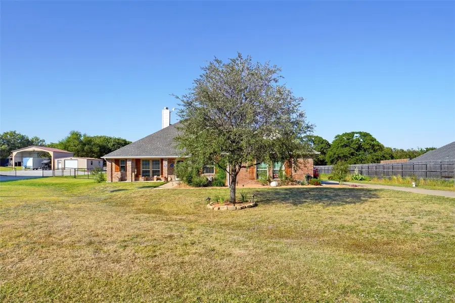 137 Brady Coleman Lane, Springtown, TX 76082 - Image #3