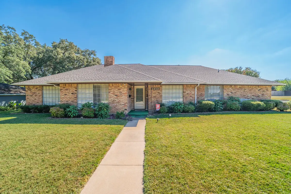 1313 York Drive, Edgecliff Village, TX 76134 - Image #1