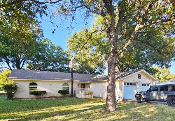 311 Casas Del Sur Street, Granbury, TX 76049