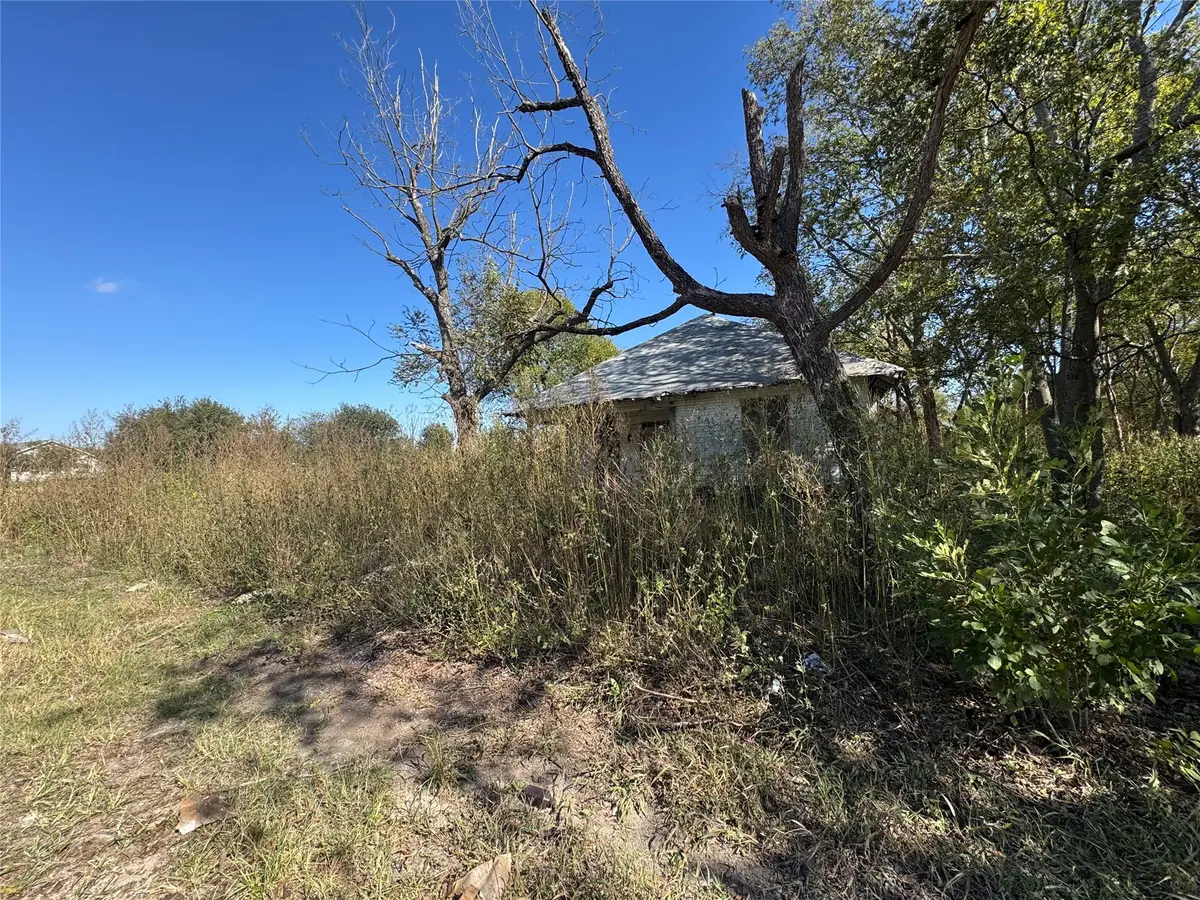 817 S Elm Street, Mart, TX 76664 - Image #1