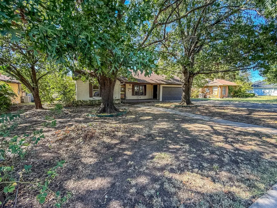 1305 Hillcrest Boulevard, Gainesville, TX 76240 - Image #2