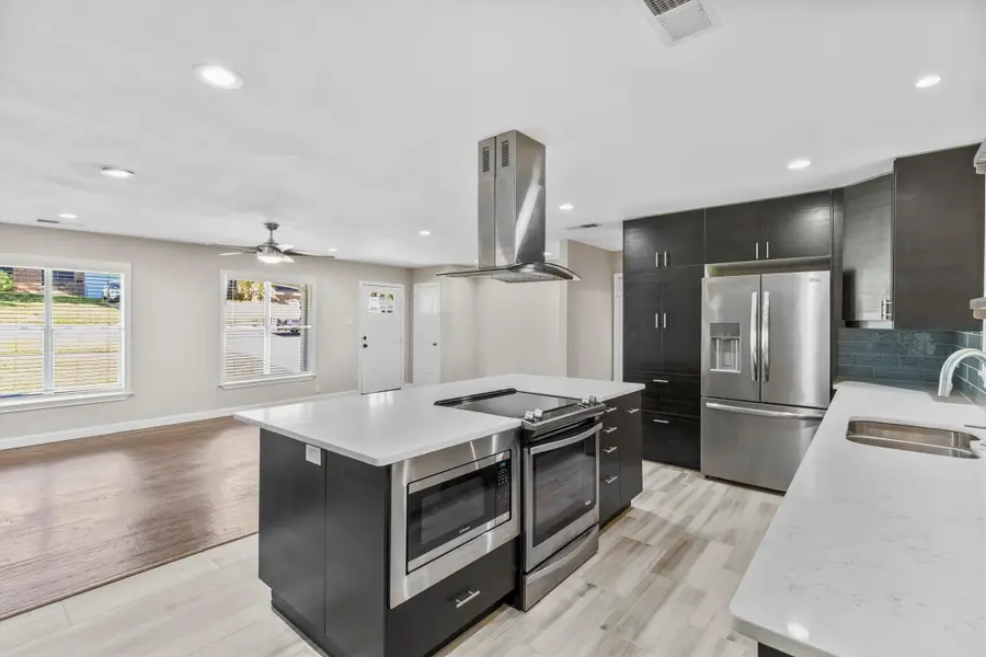 653 Kessler Boulevard, Sherman, TX 75092 - Image #3