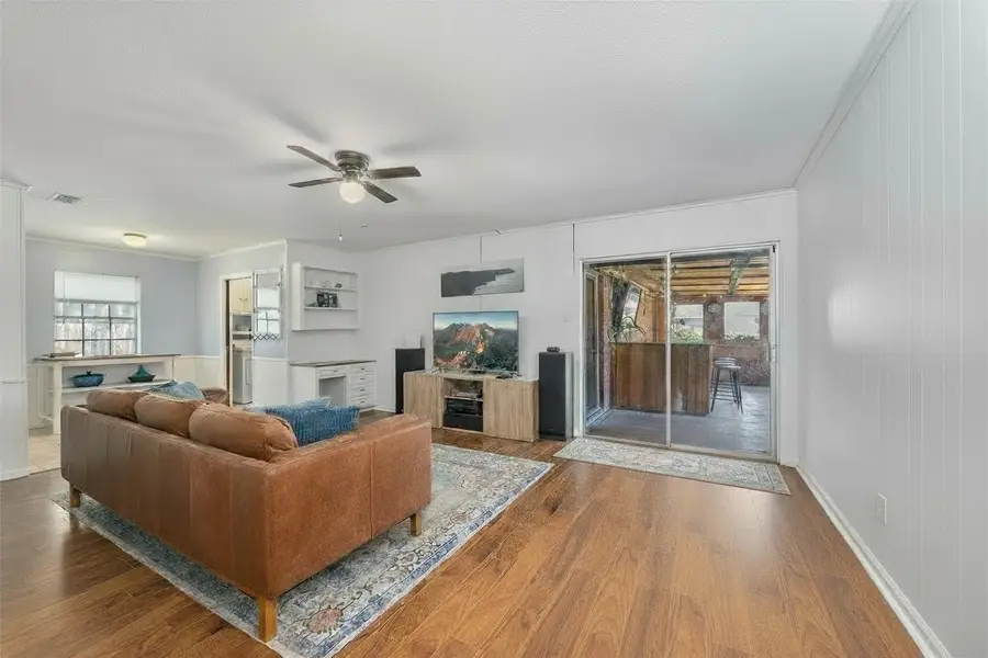 814 Windsor Place, Grand Prairie, TX 75051 - Image #3