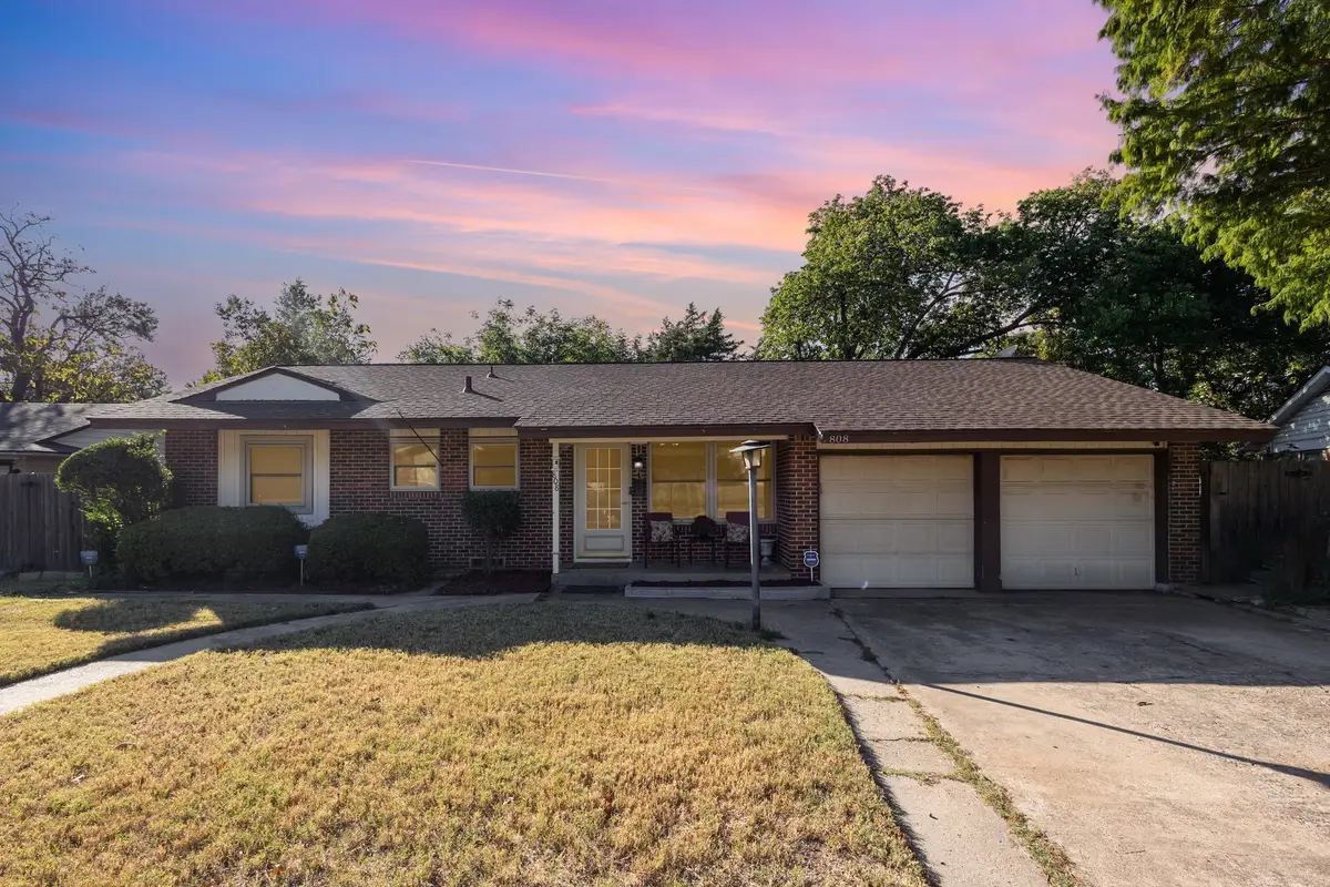 808 Ravenwood Drive, Arlington, TX 76013 - #1