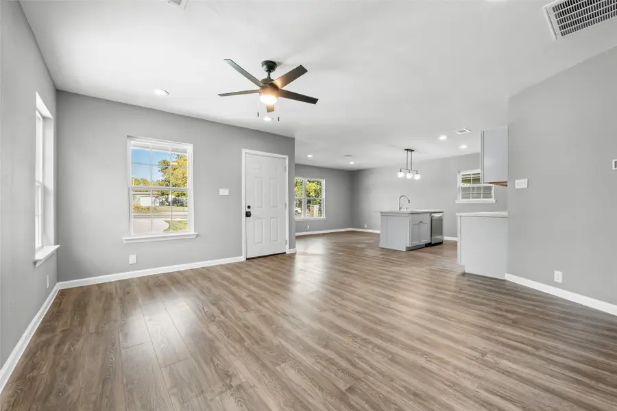 1616 E Robert Street, Fort Worth, TX 76104 - Image #3