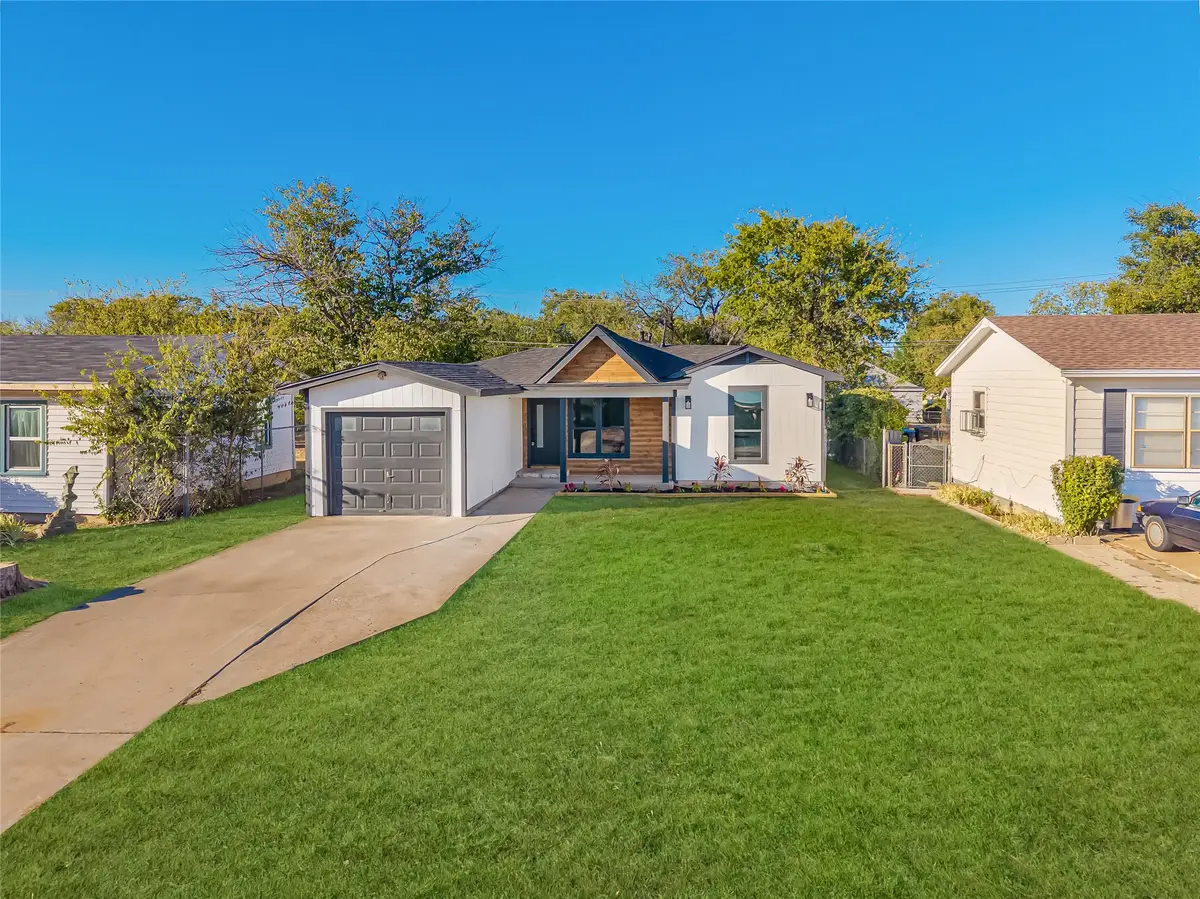 5608 Helmick Avenue, Fort Worth, TX 76107 - Image #1