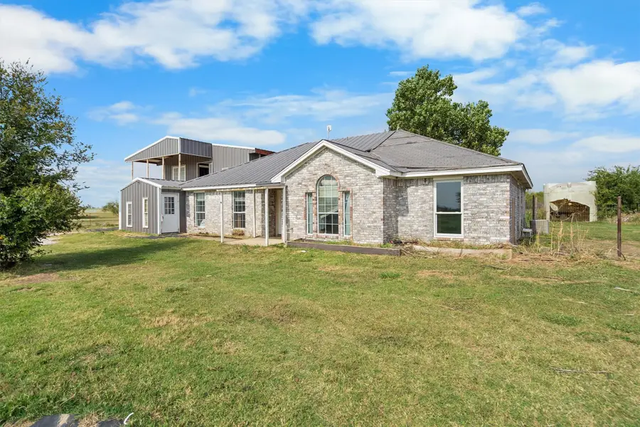 1937 E Spring Creek Road, Gainesville, TX 76240 - Image #2