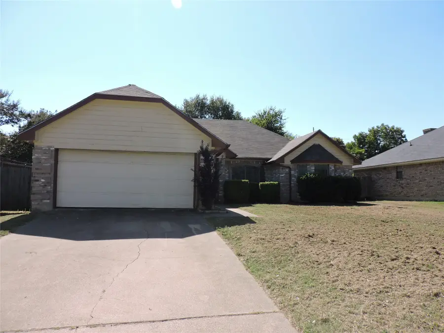 224 Timber Creek Drive, Burleson, TX 76028 - Image #2