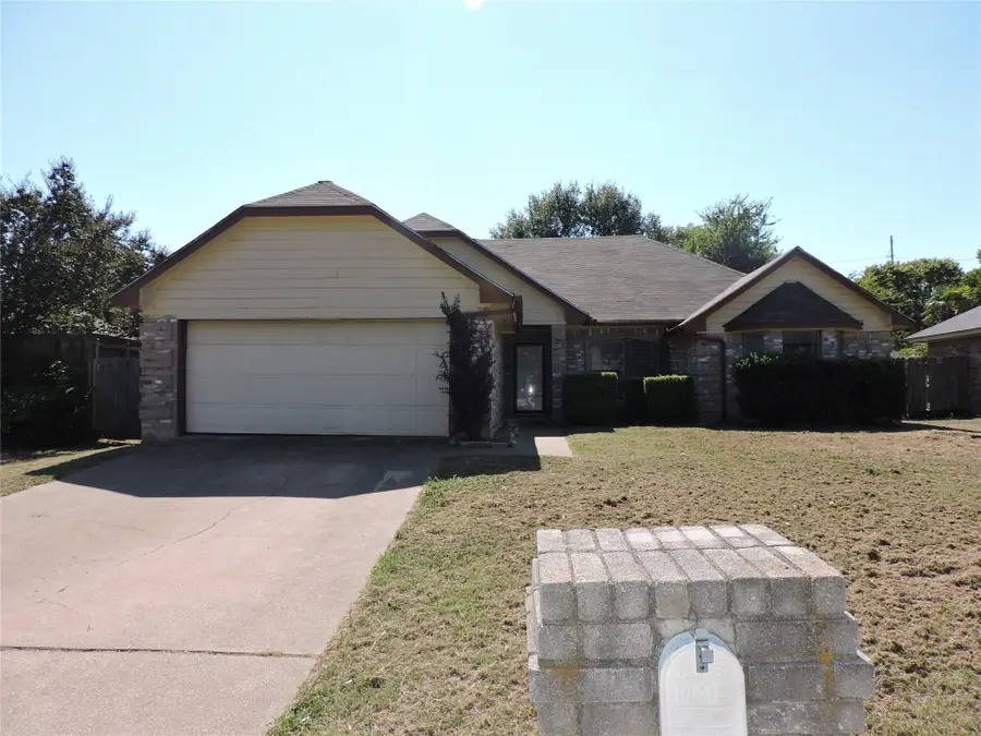 224 Timber Creek Drive, Burleson, TX 76028 - Image #3