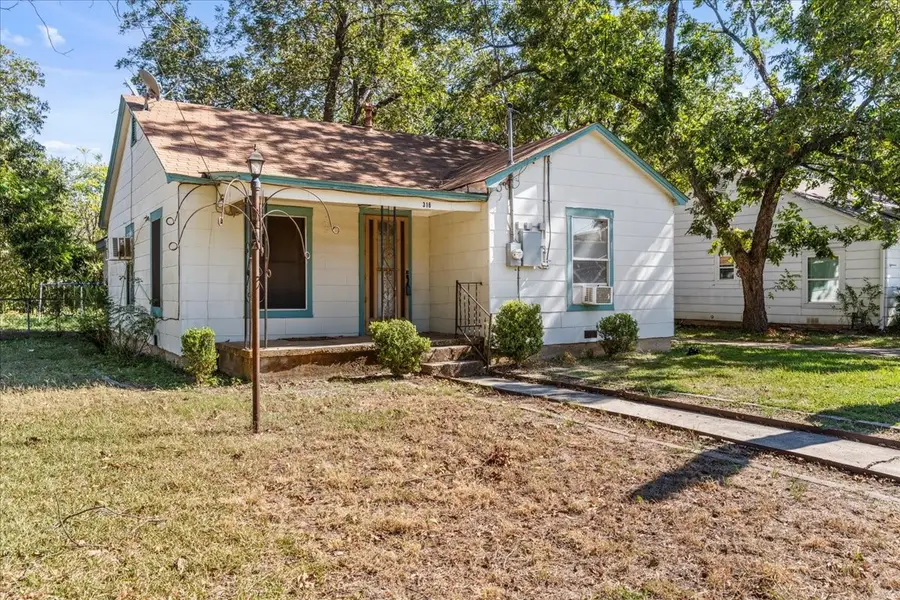 316 Ritchey Street, Gainesville, TX 76240 - Image #2