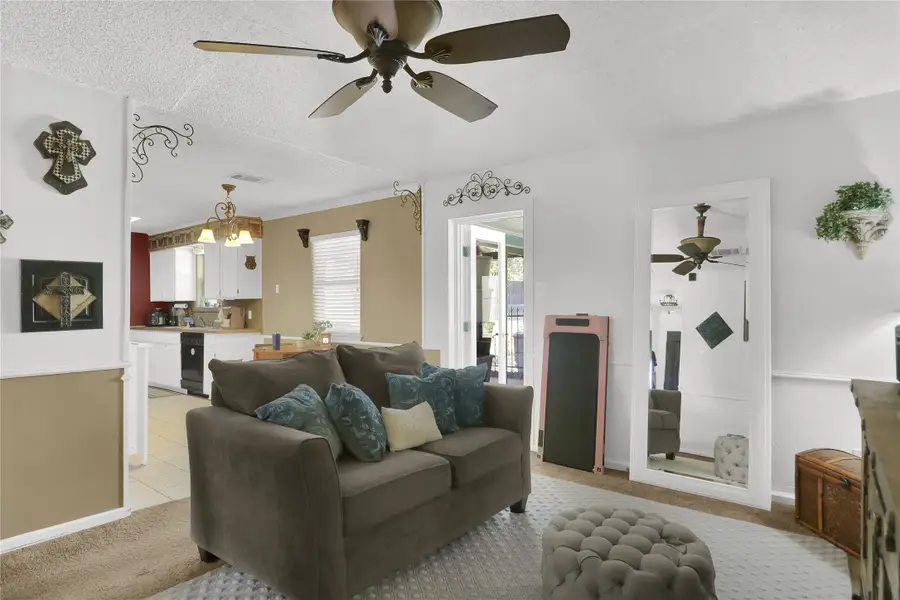 917 Springhill Drive, Burleson, TX 76028 - Image #2