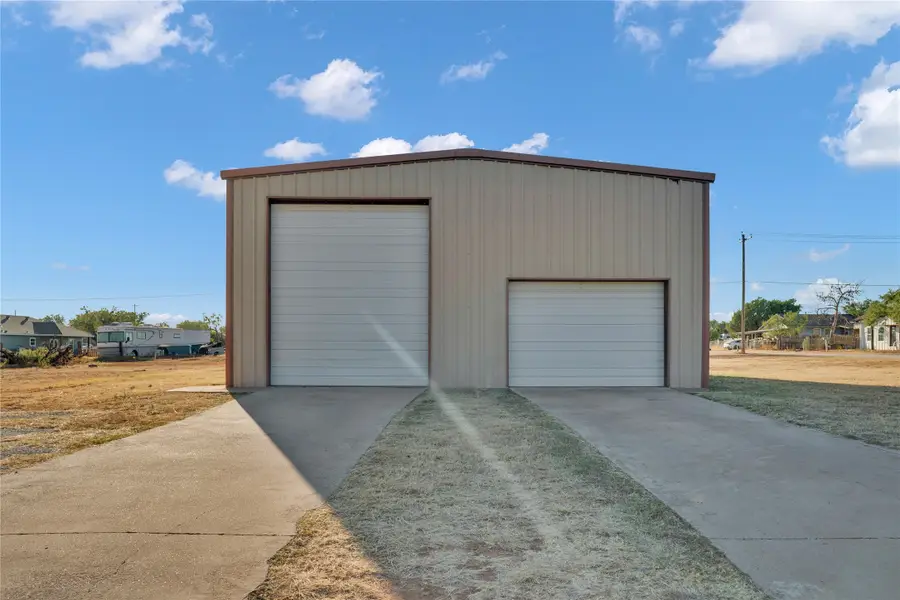 2002 Avenue L, Anson, TX 79501 - Image #2