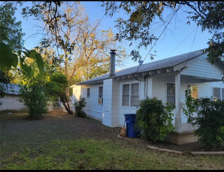 1007 Lackey Street, Brownwood, TX 76801 - Image #2