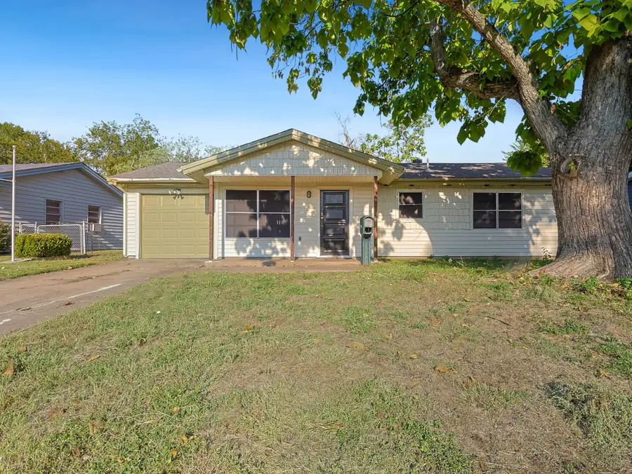 804 Milam Drive, Euless, TX 76039 - Image #2